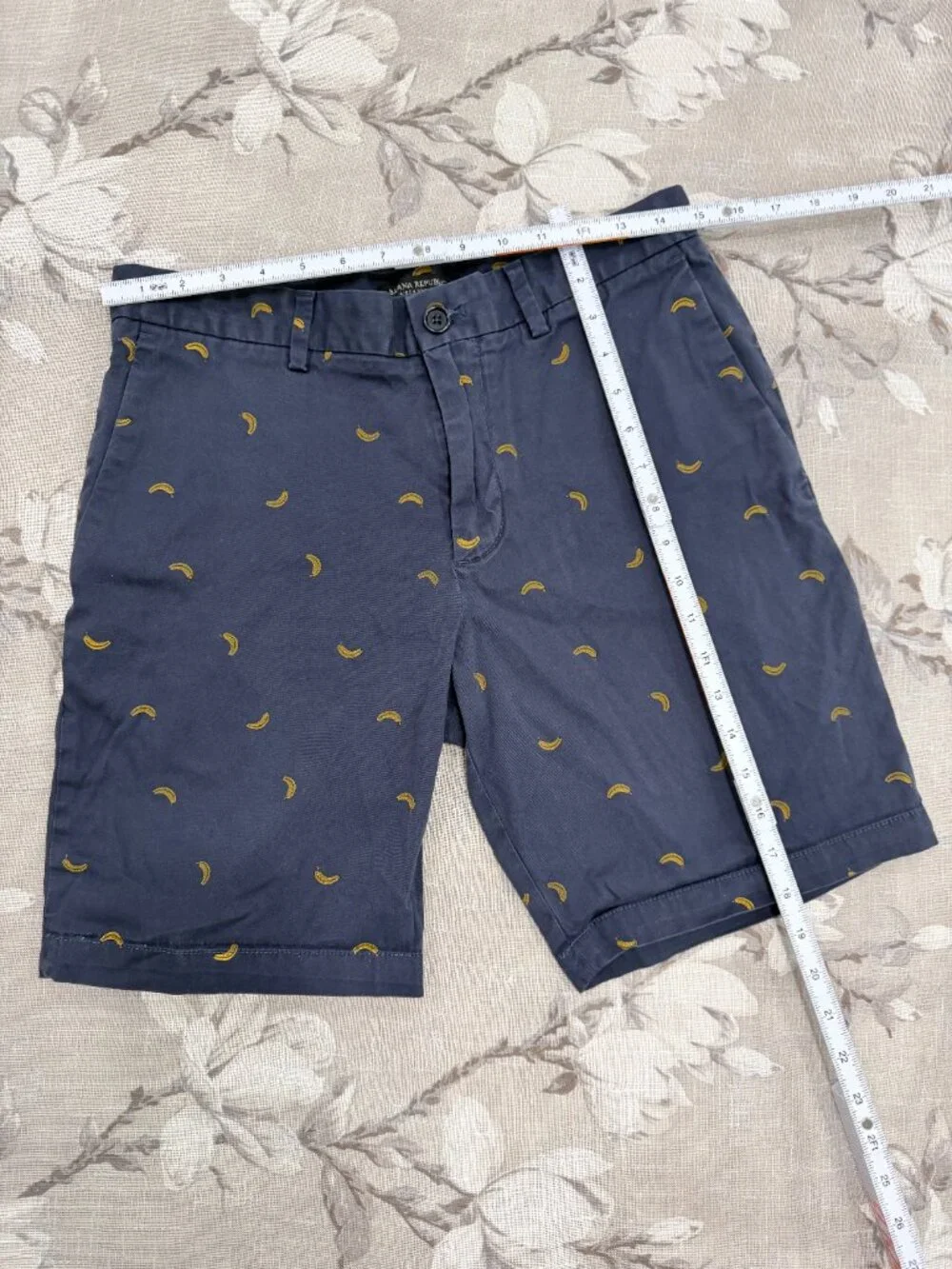 Banana Republic Aiden Shorts Mens 30 Banana Print Navy Stretch Chino Shorts